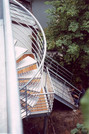 Balkon und Hochterasse mit Wendeltreppe verbunden